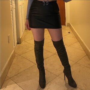 Elegant Black Over-the-Knee Boots